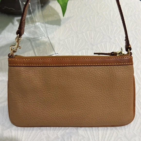 Dooney & Bourke Dillen ll Large Leather Wristlet - Picture 4 of 10